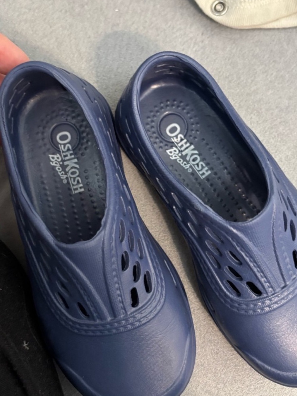 OshKosh B'gosh Navy Blue Slip-On Ventilated Kids Shoes Size 9